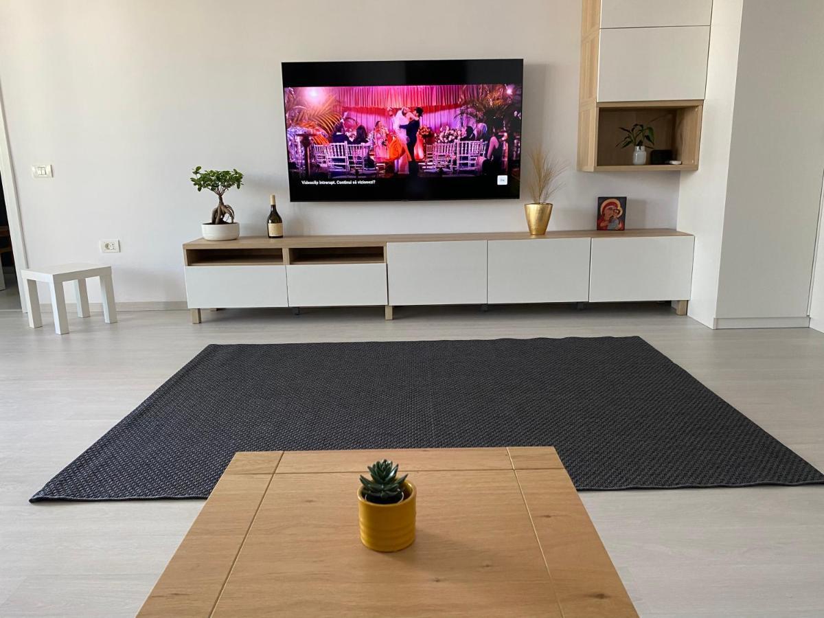Van Studio Năvodari Buitenkant foto