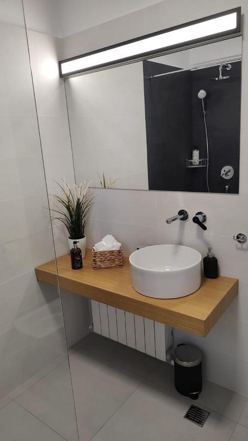 Van Studio Năvodari Buitenkant foto